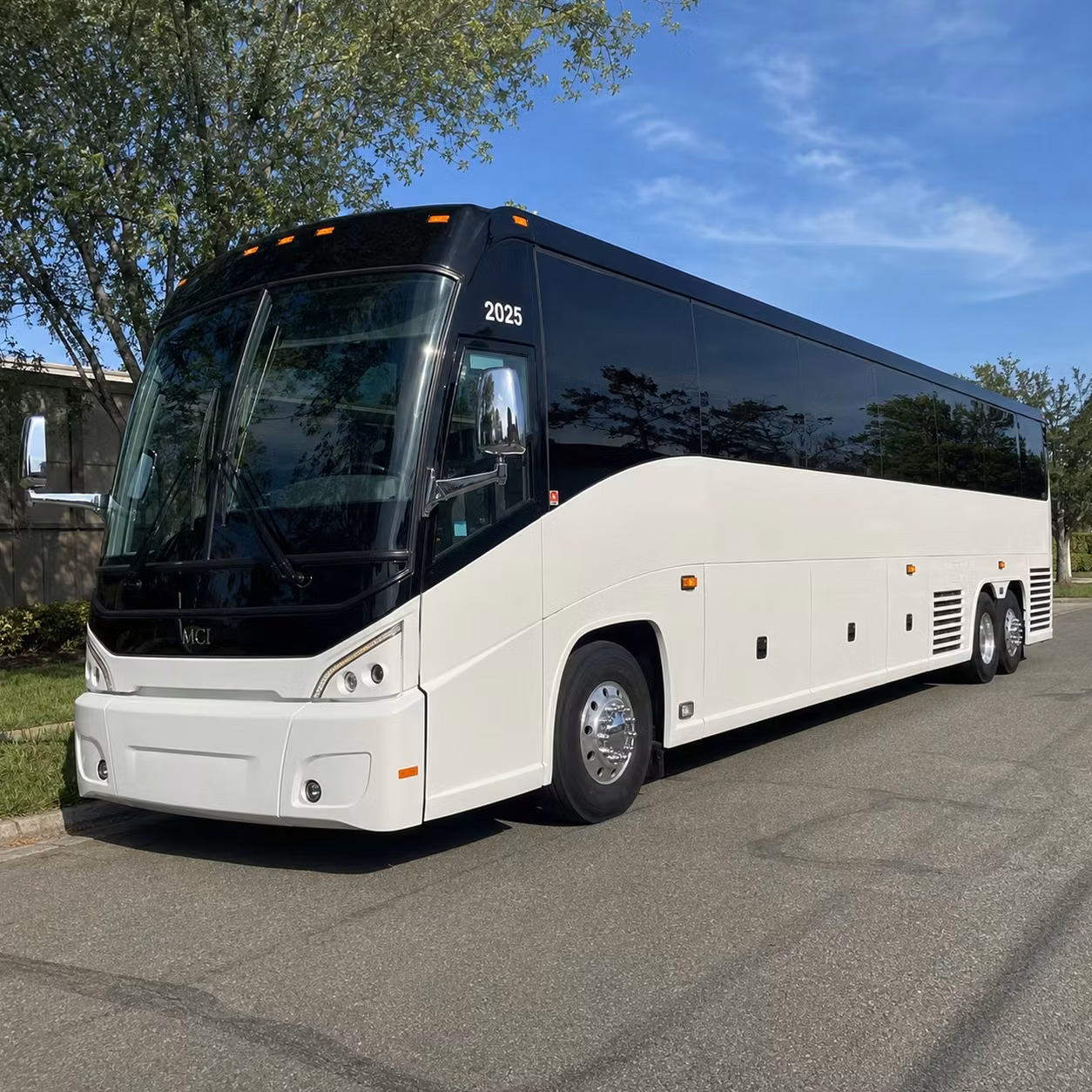 why nashville bands tour groups and sports teams choose charterbusrentalnashvilletn com for the road