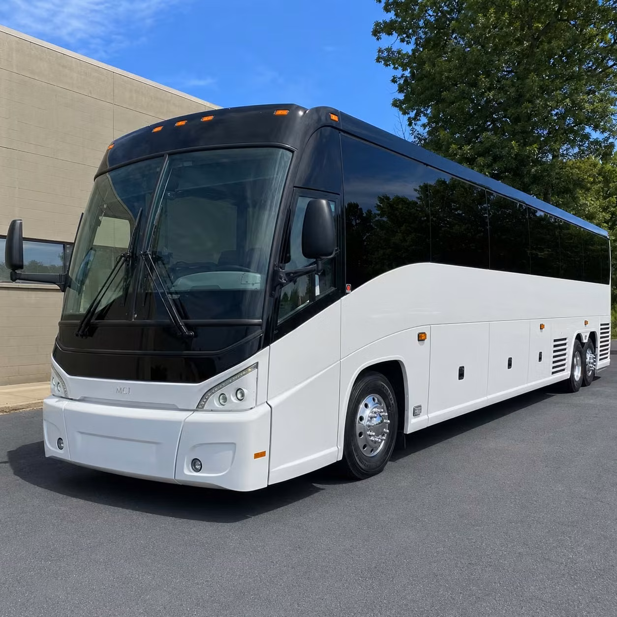 you can find and book long distance transportation in nashville and any nearby city